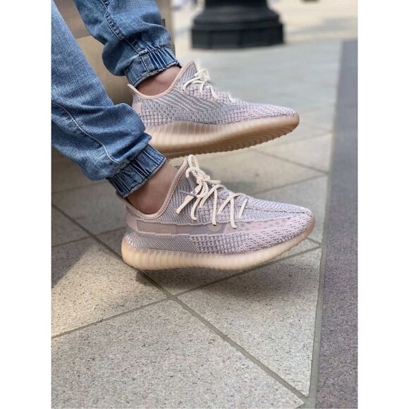 ✨Yeezy Boost 350 V2 Synth Sz 10 Sneakers✨ - Picture 3 of 16